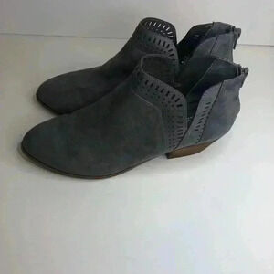Carlos Santana Ladies Gray Bootie Zip back size 7.5